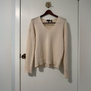 THEORY Relaxed V-Neck 100% Cashmere Ivory Sweater